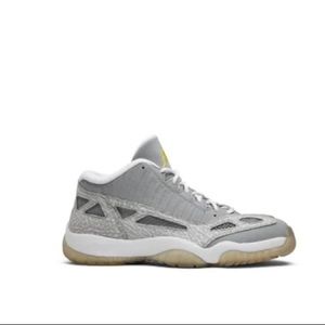 Air Jordan 11 Retro Low (GS) Silver/Zest White/Argnt US Sz 7Y